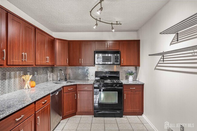 Building Photo - 115 Albury Way