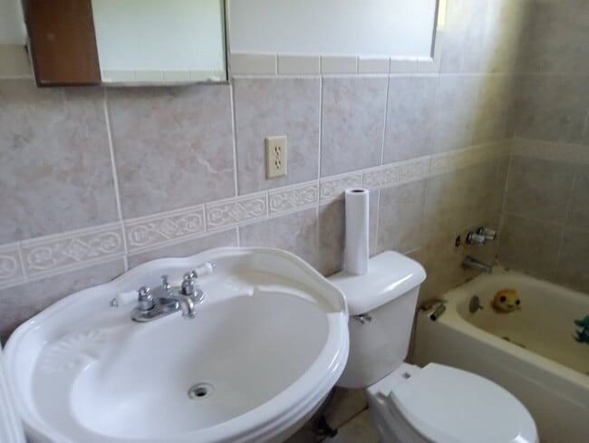 Building Photo - Charming 3-Bedroom Home in Saginaw – Comfortable Living at an Affordable Price!