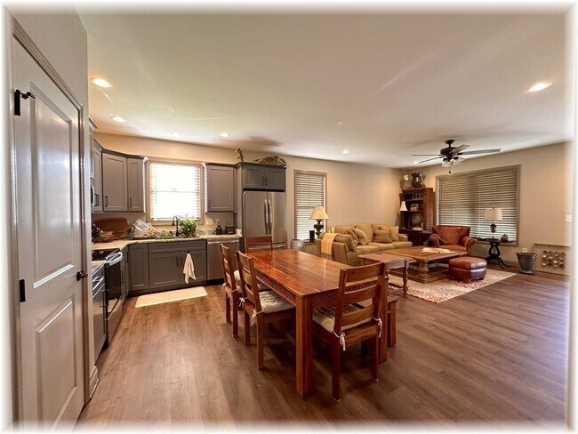 Building Photo - 304 Cottage Hl Ct