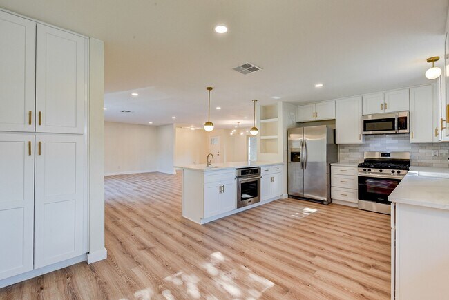 Building Photo - 4303 Osby Dr