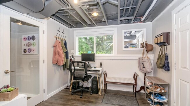 Building Photo - 406 Manor Dr