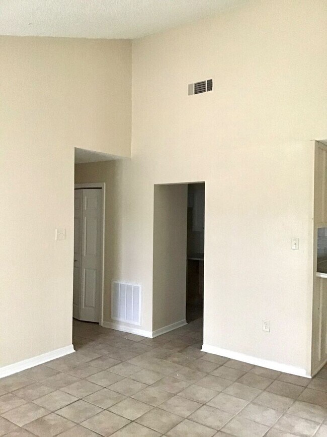 Building Photo - 2132 Gardere Ln