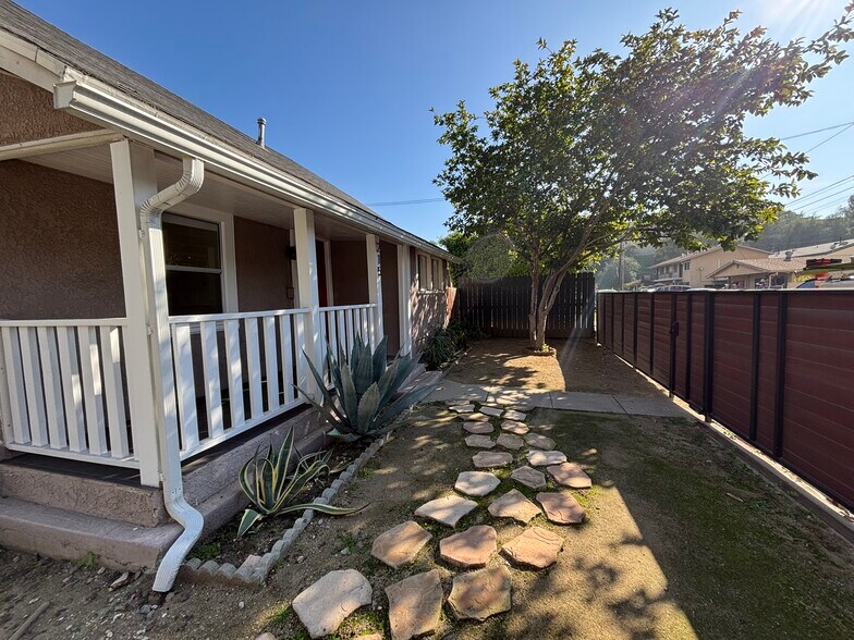 Building Photo - 215 S Avenue 58