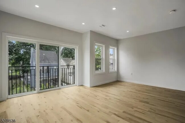 Building Photo - 15 Voorhees St