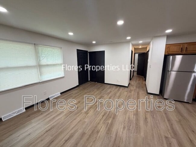 Building Photo - 6406 Faircrest Rd
