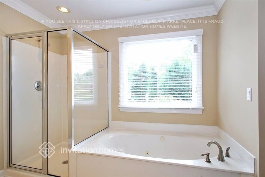 Building Photo - 9501 Arborview Ct