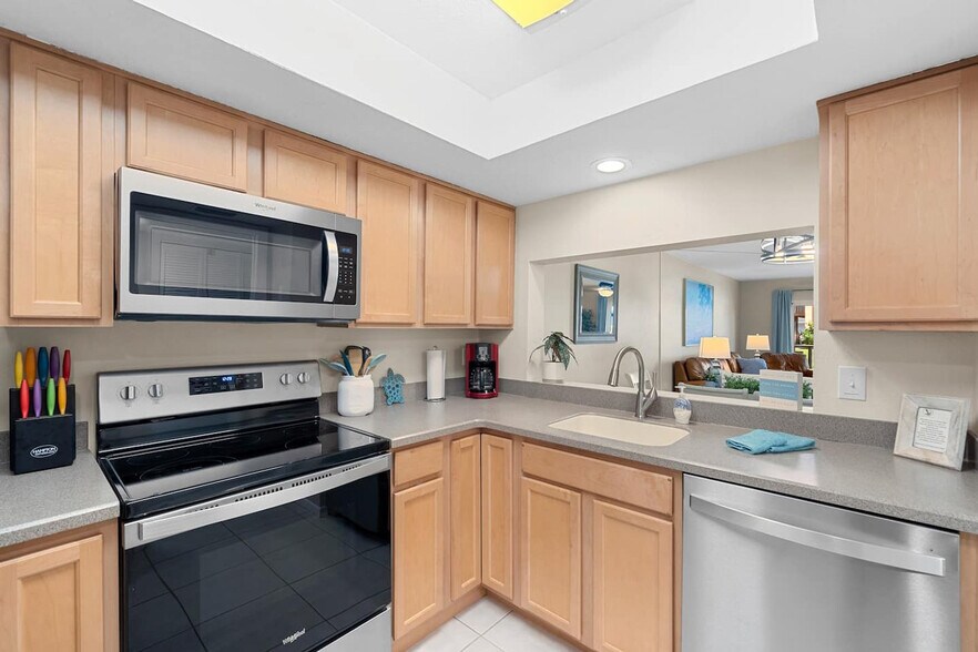 Building Photo - 10 Sunflower St