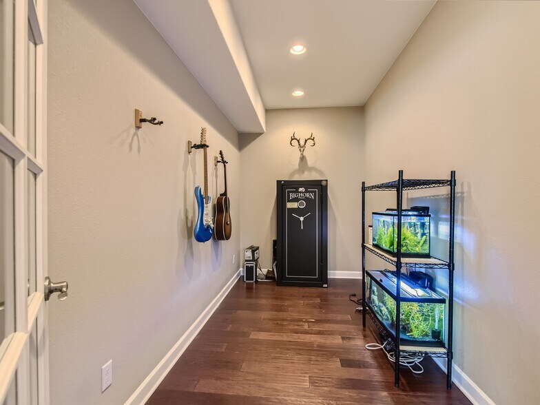 Building Photo - 664 Tiger Lily Way