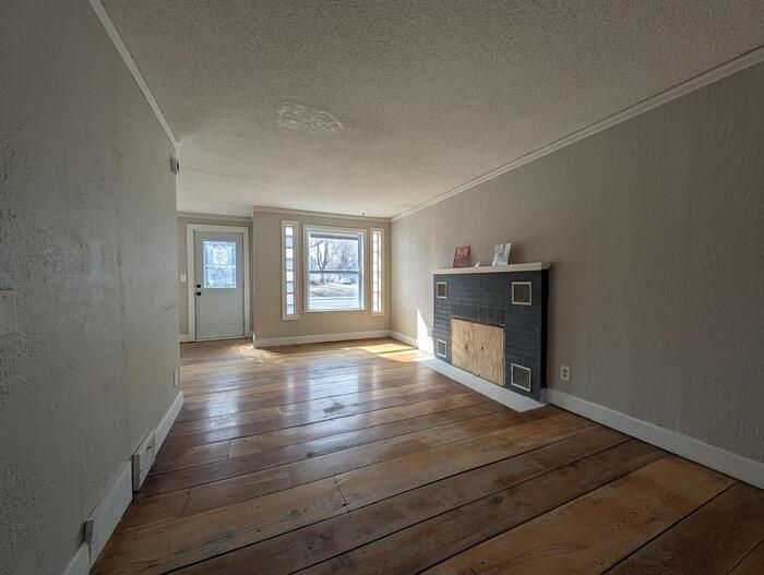 Building Photo - 140 Park St E