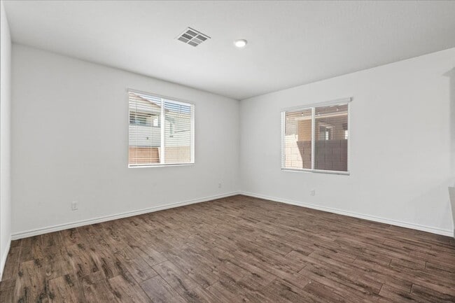 Building Photo - Spacious 5-bedroom home in gated community