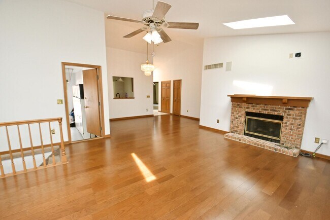 Building Photo - Waterfront Condo in Penn Schools District,...