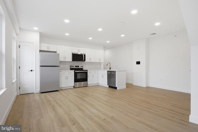 Building Photo - 100 W Front St