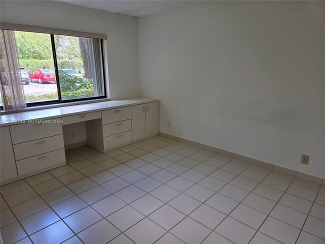 Building Photo - 413 Lakeview Dr