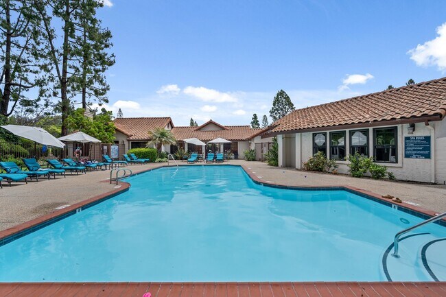 Building Photo - 2BR, 2BA UPGRADED CONDO DEL MAR! PET FRIEN...