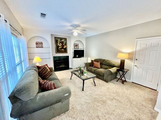 Building Photo - 2465 Lunetta Ln