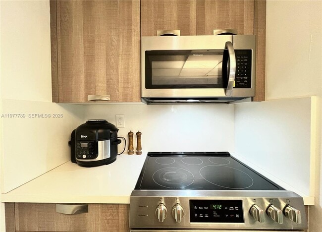 Building Photo - 540 Brickell Key Dr