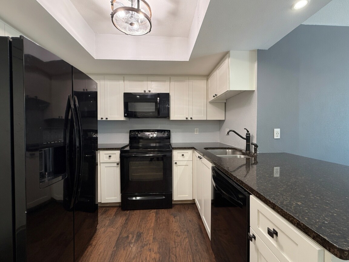 Building Photo - 8107 Hood Cir