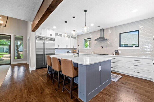 Building Photo - 104 Hazeltine Dr