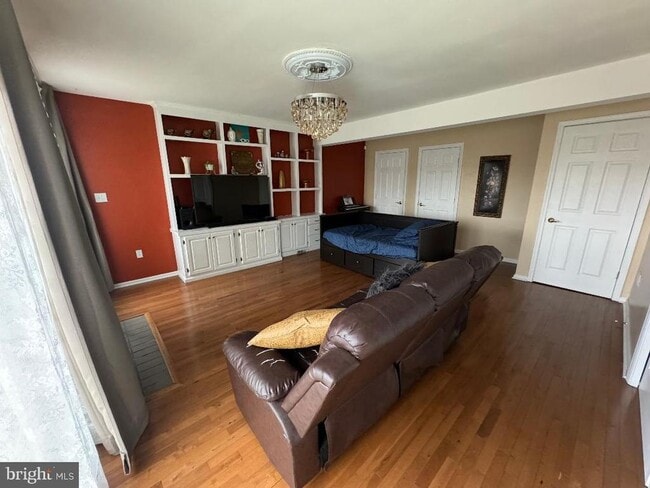 Building Photo - 18 E Countryside Dr