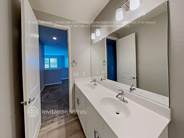 Building Photo - 7331 S 23rd Dr