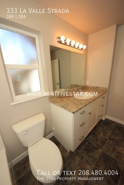 Building Photo - 333 La Valle Strada Ln