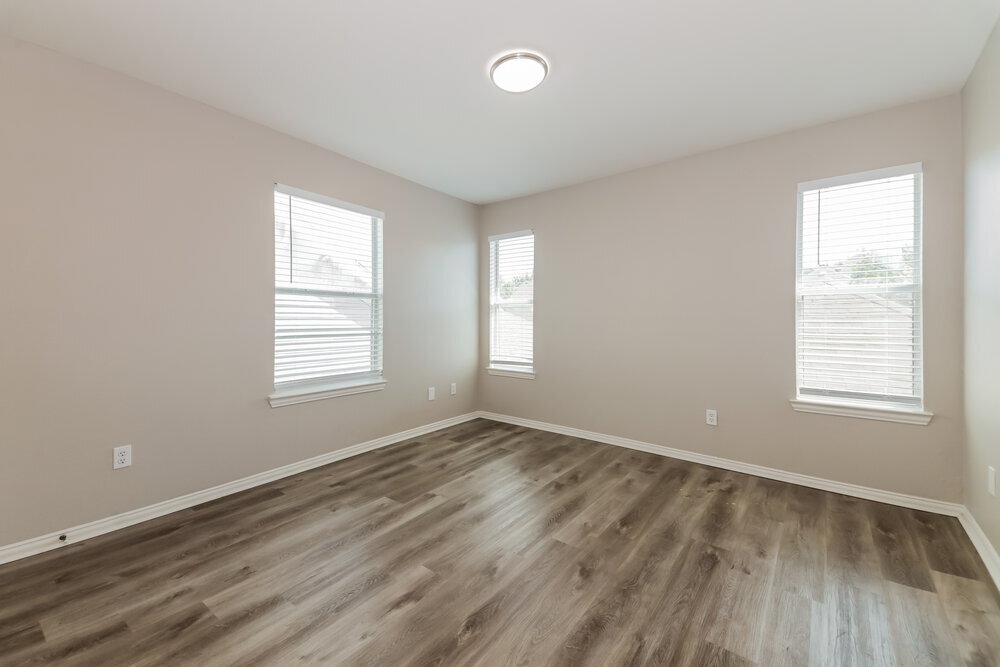 Building Photo - 1820 Plymouth Dr