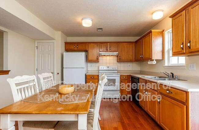 Building Photo - 804 Wabarto Way