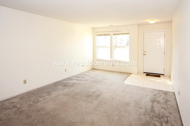 Building Photo - West side Indy, Cute 2 Bed, 2 Bath Home w/...