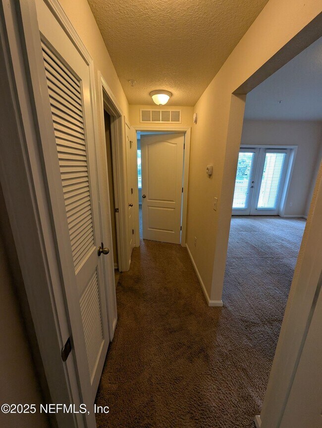 Building Photo - 1622 Golden Lake Loop