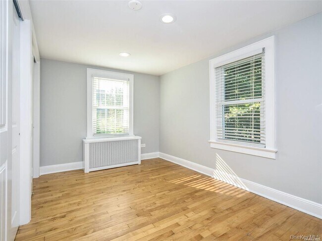Building Photo - 63 Elm Ave