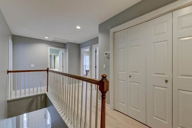 Building Photo - 3 Bedroom, 2.5 Bathroom Townhome in Ellington Woods - Mt Pleasant