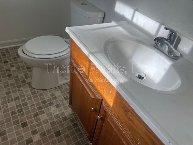 Building Photo - 1121 Brownview Dr