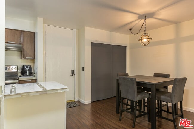 Building Photo - 5213 Raintree Cir