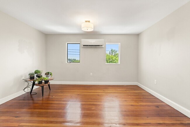 Building Photo - 159 Cowper St