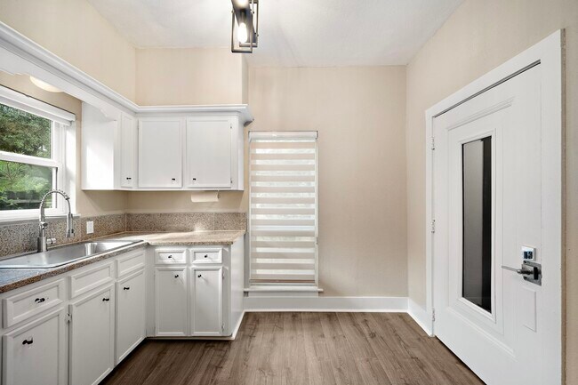 Building Photo - 4618 McKinney St