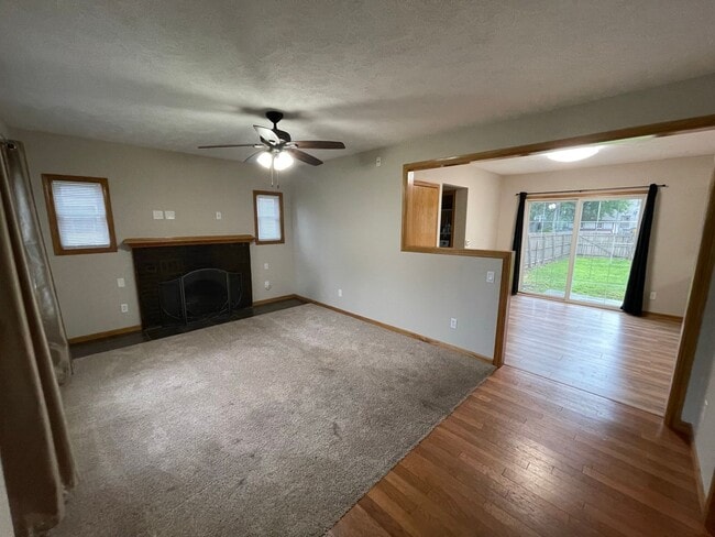 Building Photo - Great 3 Bed, 3 Bath house.