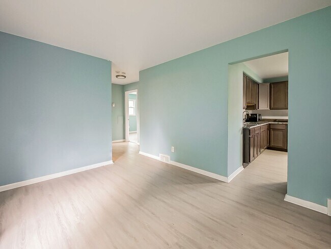 Building Photo - Charming 3BR Home Available Now in Pontiac!