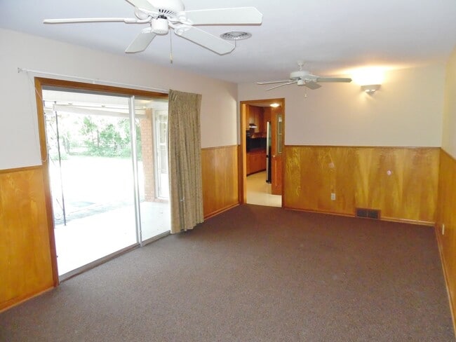 Building Photo - Live in Benbrook!