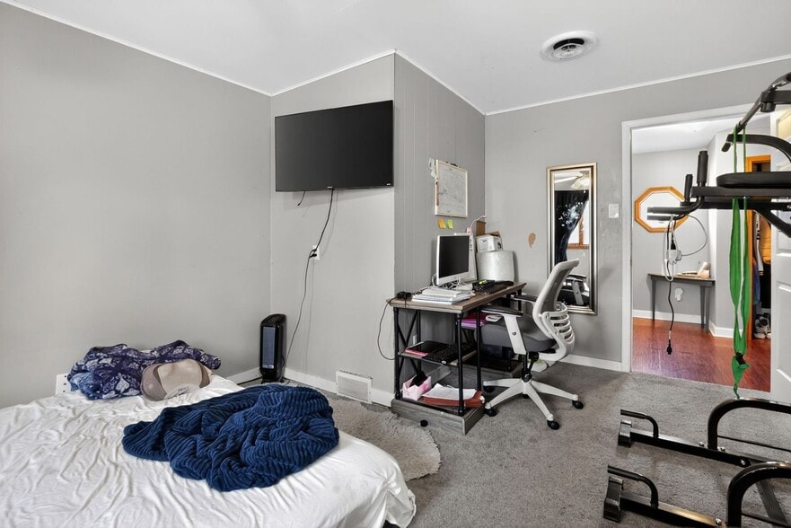 Building Photo - 800 W Joliet St