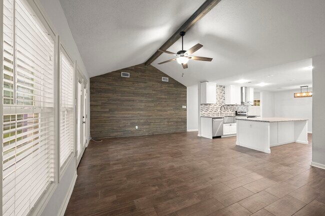 Building Photo - 2909 Livingston Dr