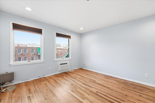 Building Photo - 600 Jefferson St