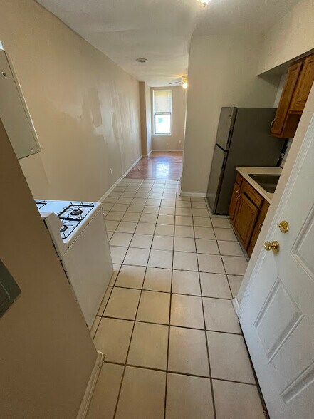2148 N Carlisle Apt 2 - Kitchen - 2148 N Carlisle St