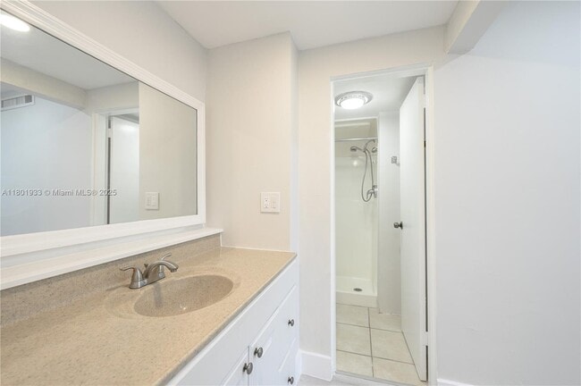 Building Photo - 6518 Miami Lakes Dr