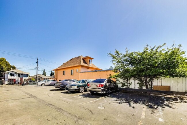 Building Photo - Updated Apartment near BART.