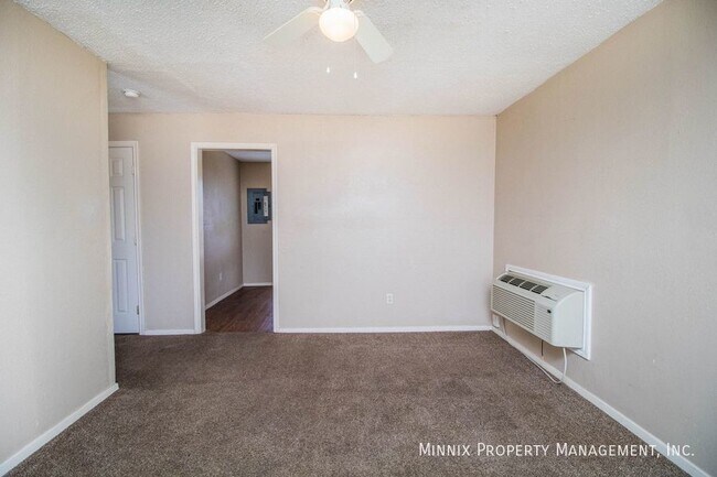 Building Photo - 300 E Lynn St