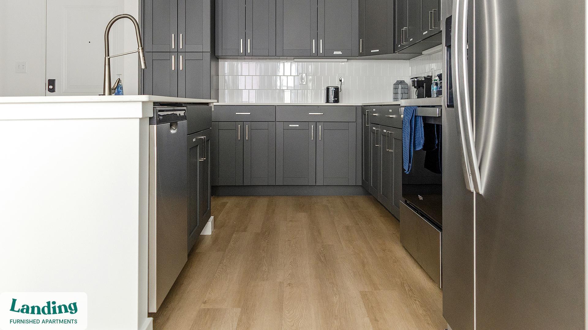 Building Photo - 650 N Main St