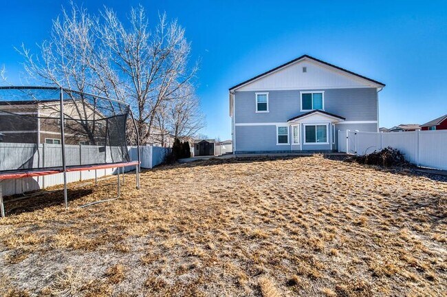 Building Photo - Beautiful 3 Bed 3 Bath Corner Lot Home!