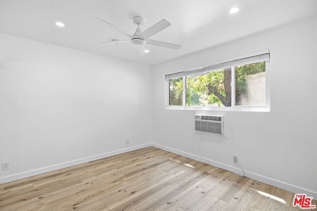 Building Photo - 4916 Hazeltine Ave