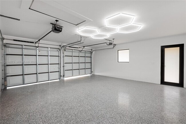 Building Photo - 1543 SW 1st Ave