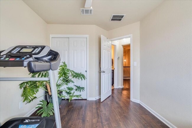 Building Photo - 712 Lost Pines Ln